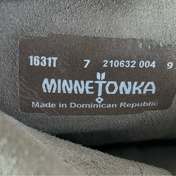 Minnetonka Women's 3-Layer Fringe Boots Size 7 Gray Suede Leather - Picture 9 of 9